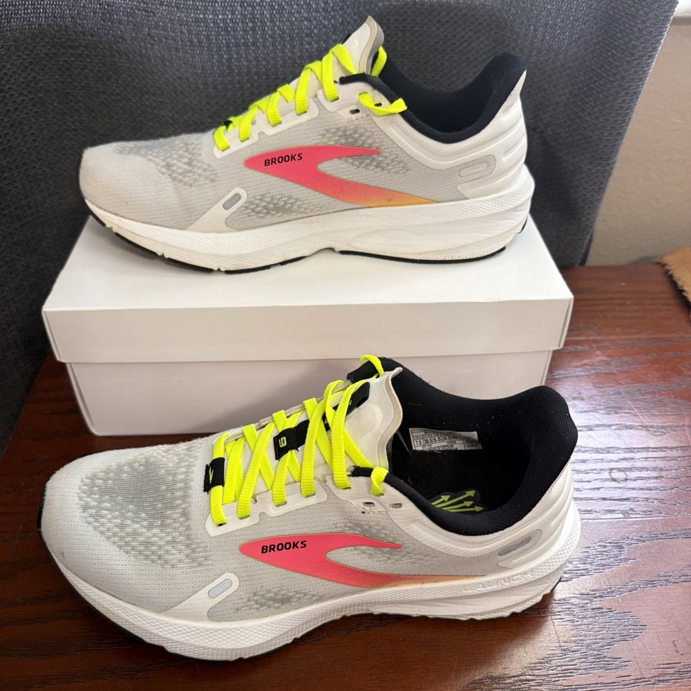 Brooks Women's Launch GTS 9 Running Shoe White Neon Sz 7.5 Lightweight 1203731